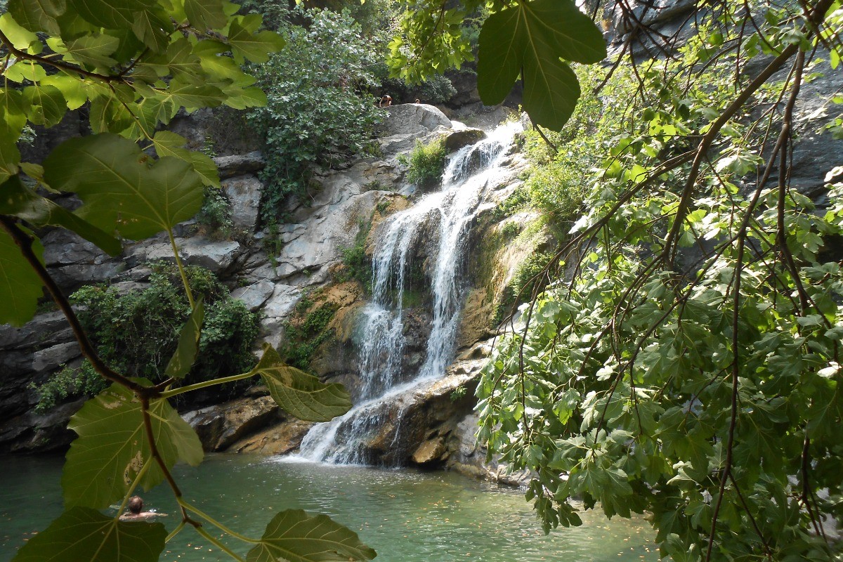 Cascade et piscine naturelle de Bucatoggio  à 10mn de route de la villa "Etoile de mer".