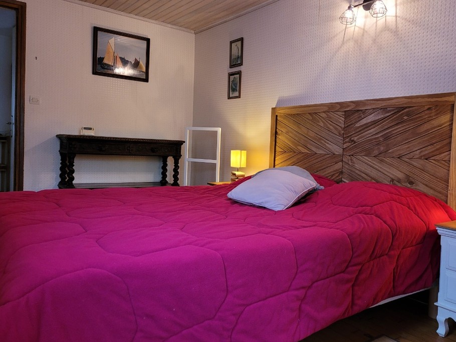 Chambre-rdc-lit-double-Location-Clévacances-Paimpol-Hery-Meron