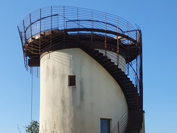 A viewpoint offering a panoramic view of Mont Saint-Michel Bay in Saint-Benoît-des-Ondes