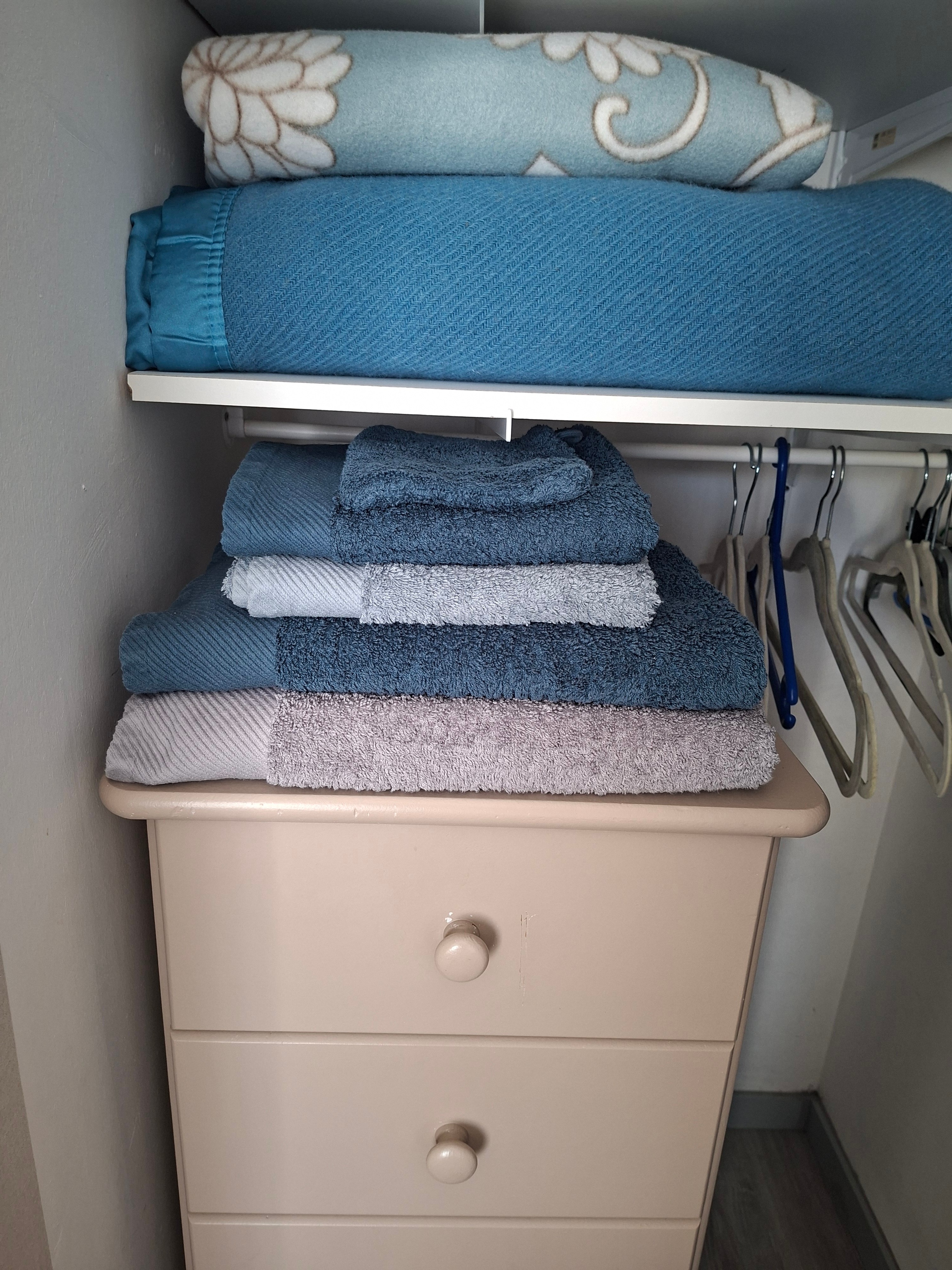 Bathroom linen provided