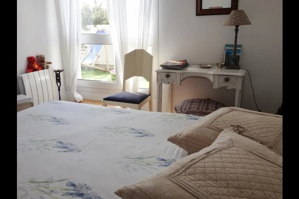 chambre lumineuse calme pour les hôtes