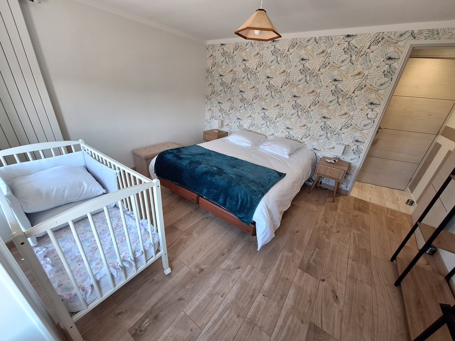 1ere Chambre avec lit bébé