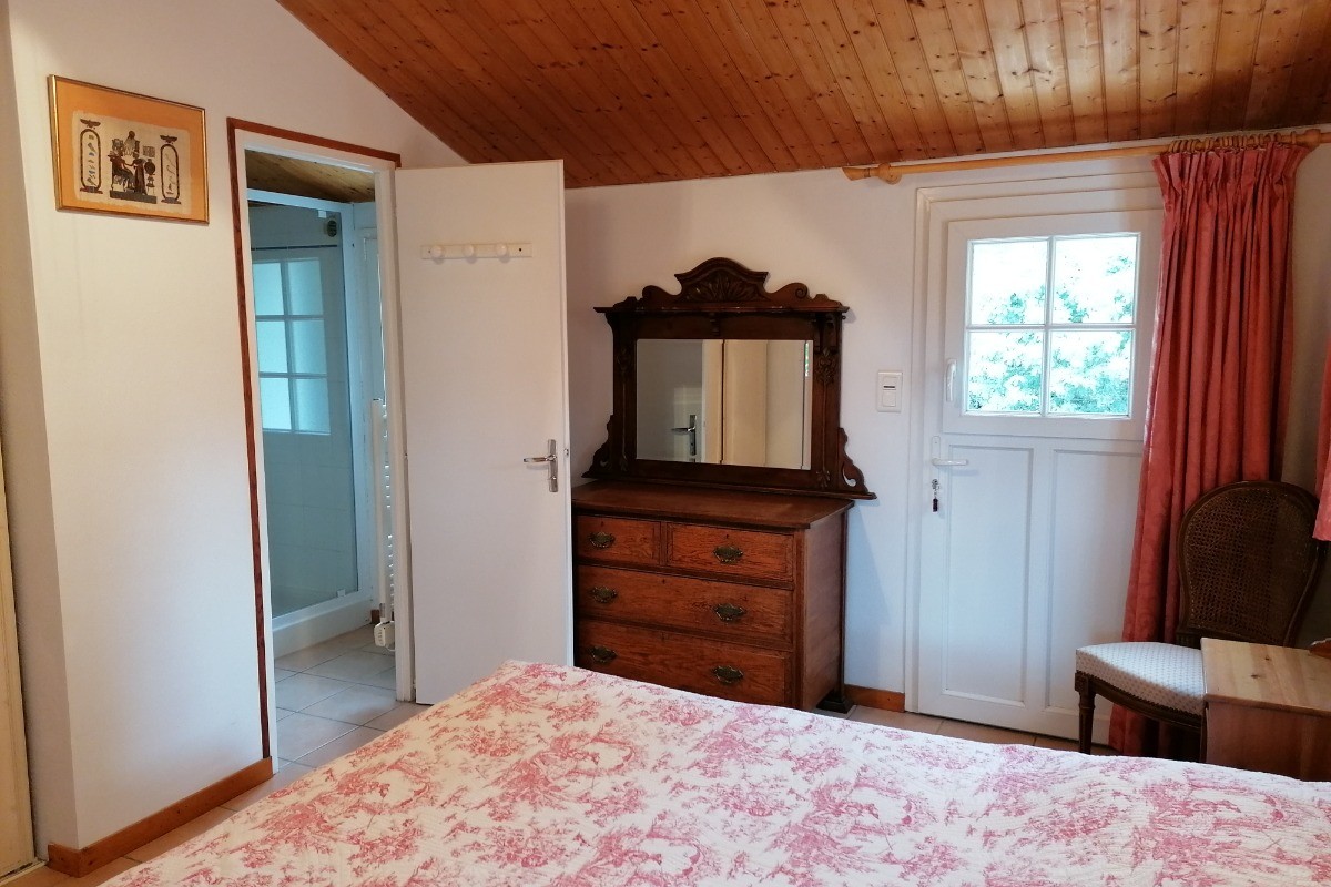 Chambre double à l'étage avec lit en 160x200