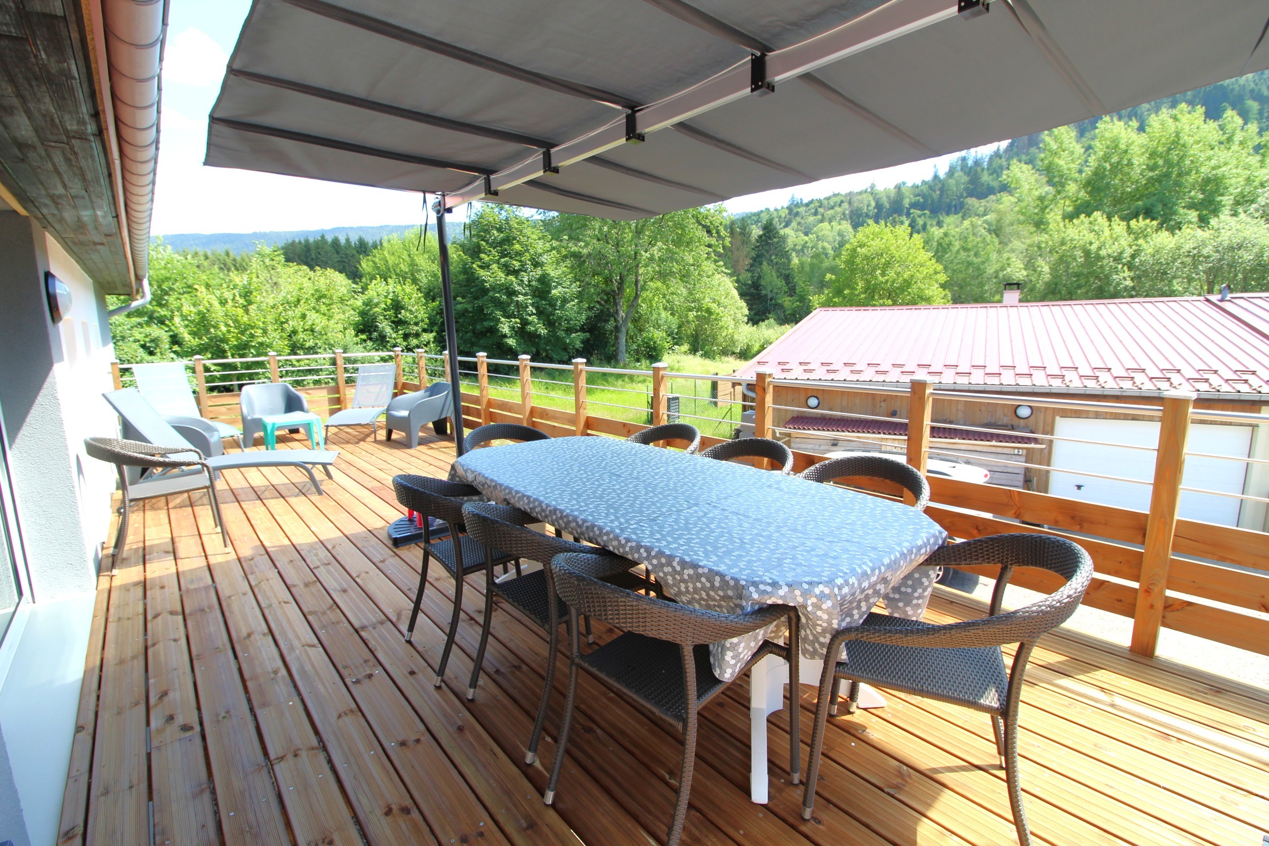 Terrasse - Gîte Le Hangar 67 à Saulxures-sur-Moselotte – Location atypique proche lac
