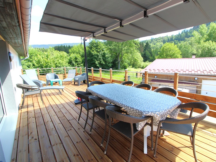 Terrasse - Gîte Le Hangar 67 à Saulxures-sur-Moselotte – Location atypique proche lac