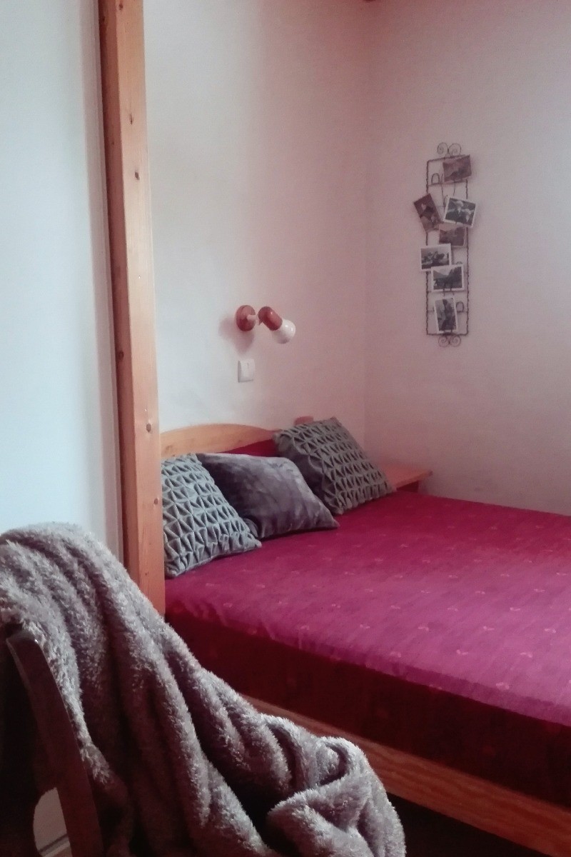 Chambre n°1 : 1 lit en 140 cm : 2 couchages