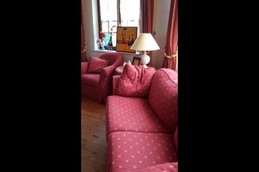 Séjour confortable et décoration chaleureuse