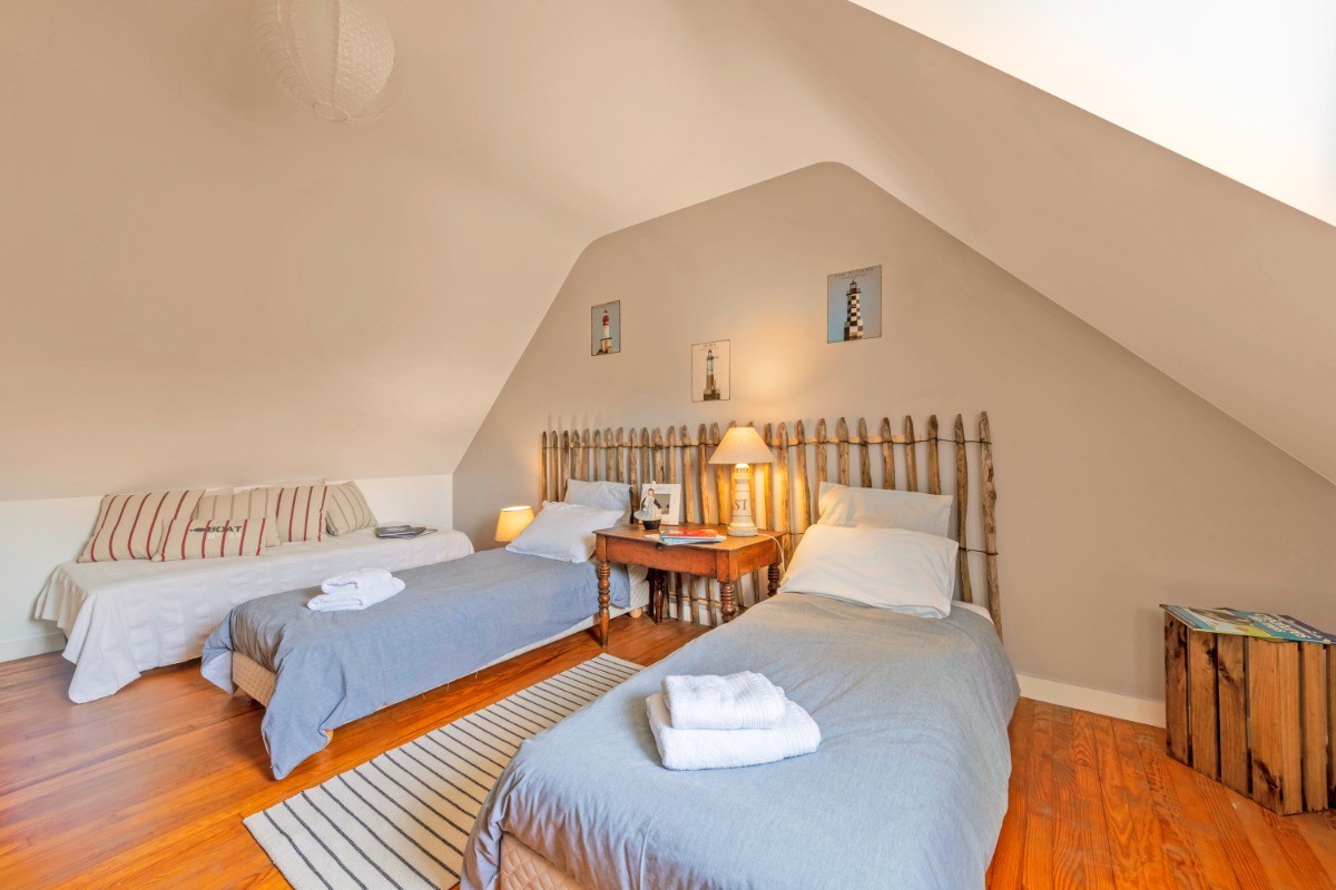 Chambre avec 2 lits 90