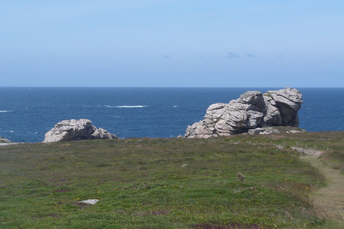 route touristique de landunvez avec GR 34 sur la droite