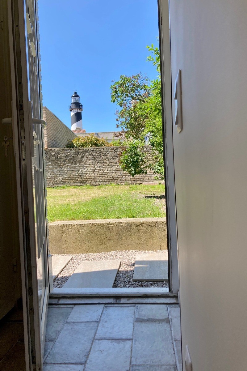 Vue maison sur jardin