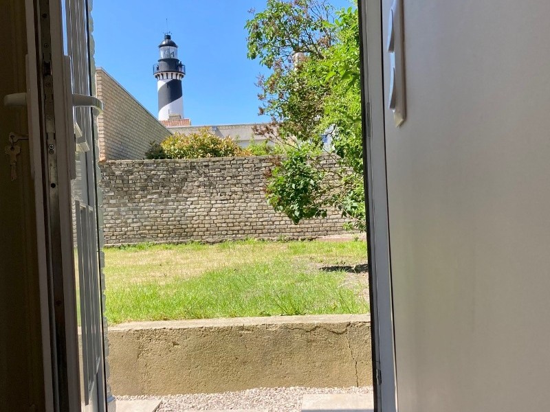 Vue maison sur jardin