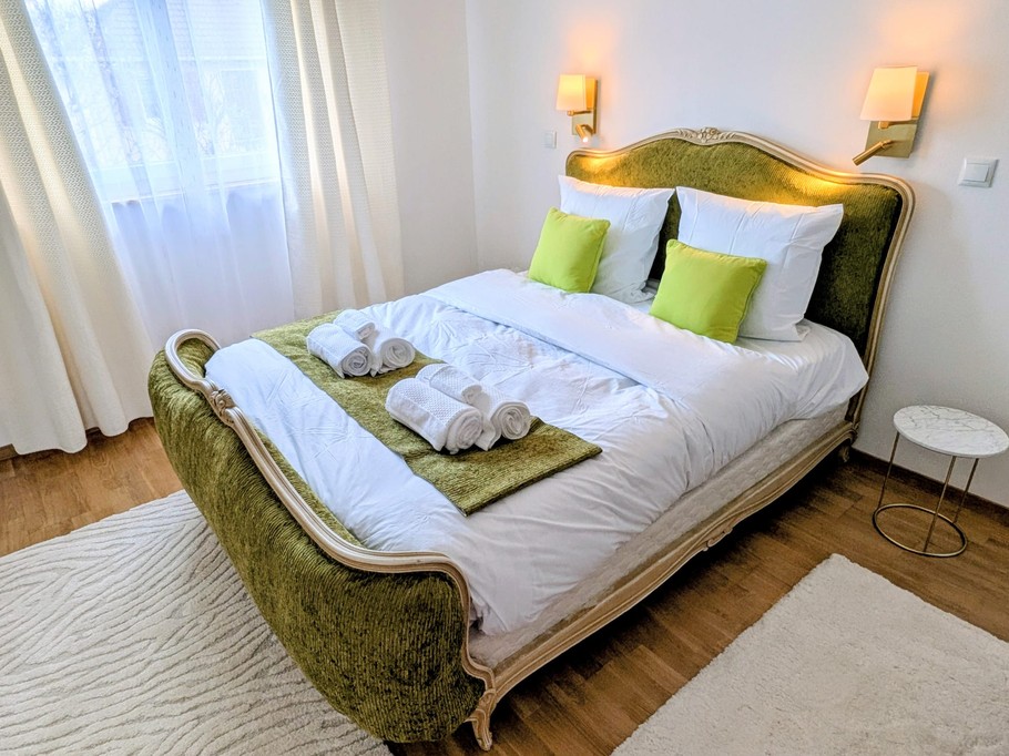 Cosy bed with 4-zone BULTEX mattress and 100% cotton percale linen