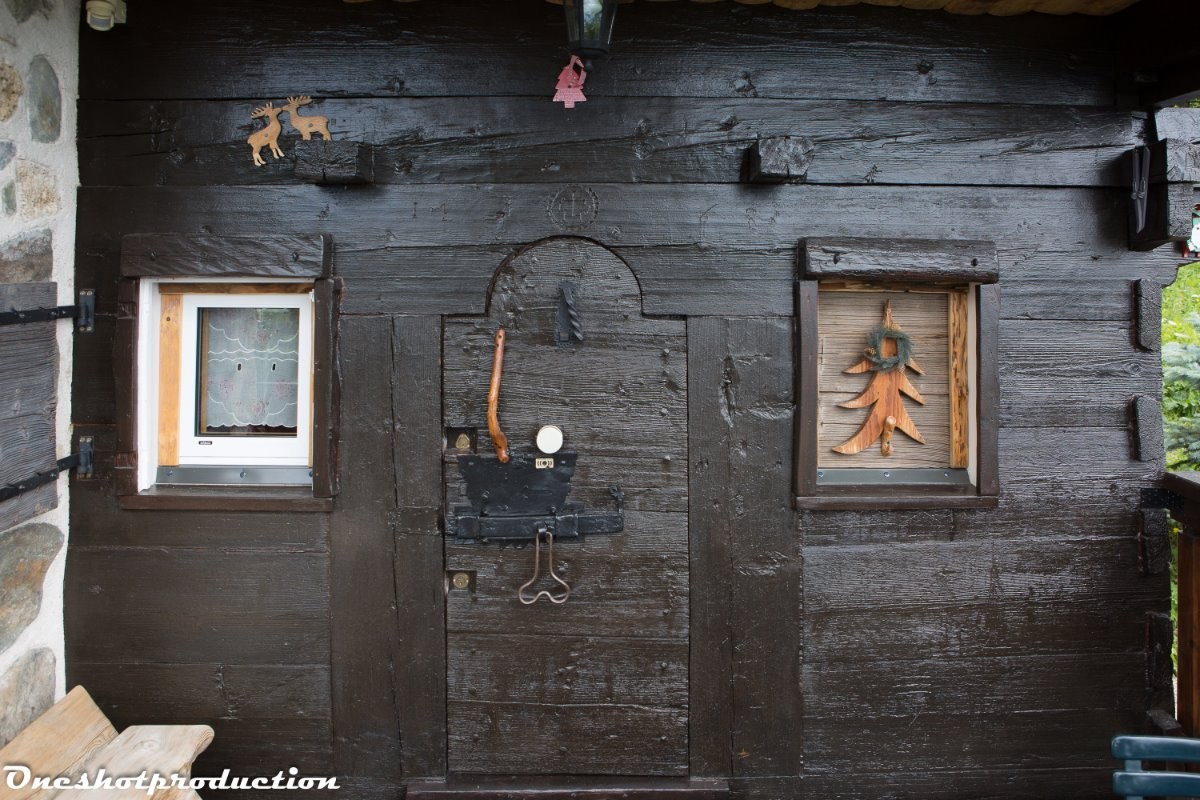 ENTREE DU CHALET DEPUIS LA TERRASSE