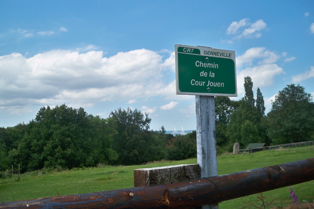 CHEMIN  D'ACCES AU GITE