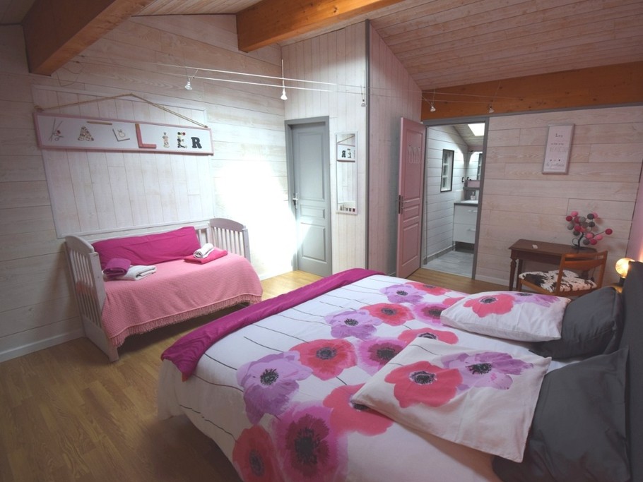 Chambre 5, la parentale avec un lit en 160 et sa salle d eau