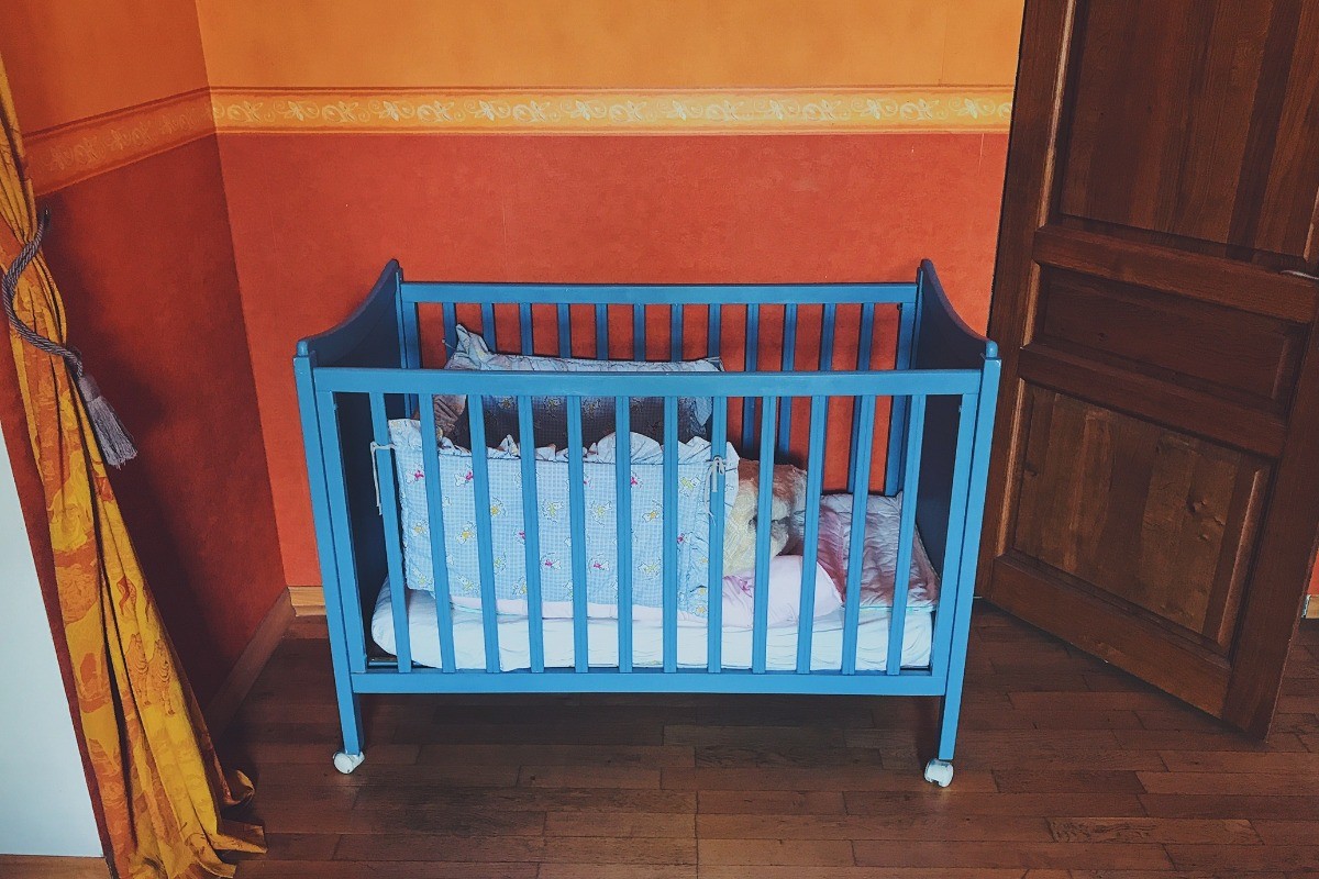 Grande chambre - lit pour bébé