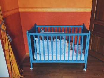 Grande chambre - lit pour bébé