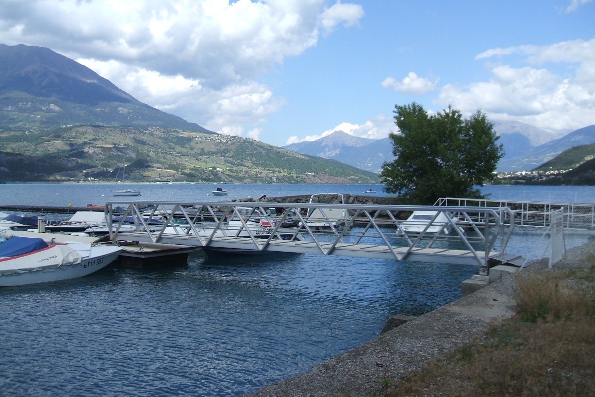 port à 100 m