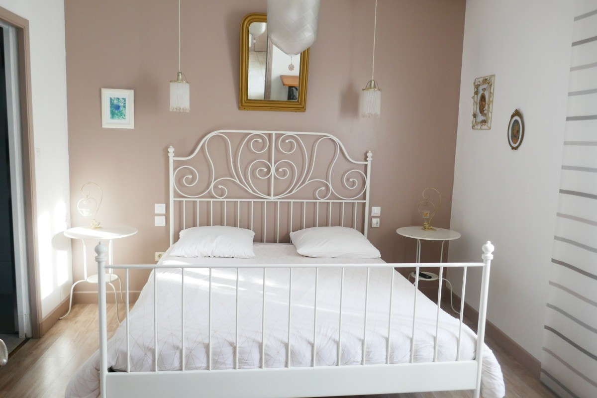 Chambre Lilas avec un lit en 160