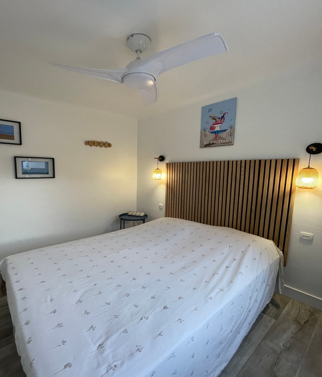 Room with a view of the garden, equipped with a fan.Bultex bedding and mattress.