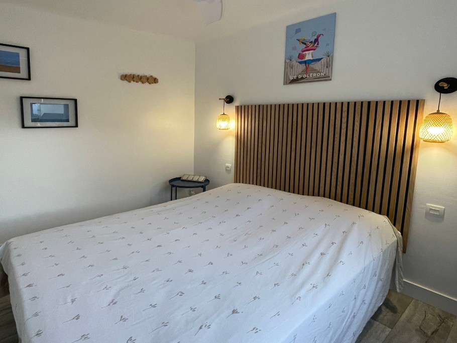 Room with a view of the garden, equipped with a fan.Bultex bedding and mattress.