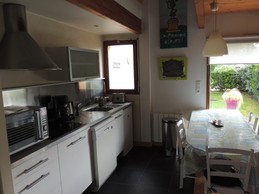 VUE SUR CUISINE DEPUIS ESCALIER