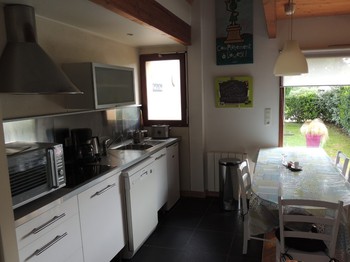 VUE SUR CUISINE DEPUIS ESCALIER