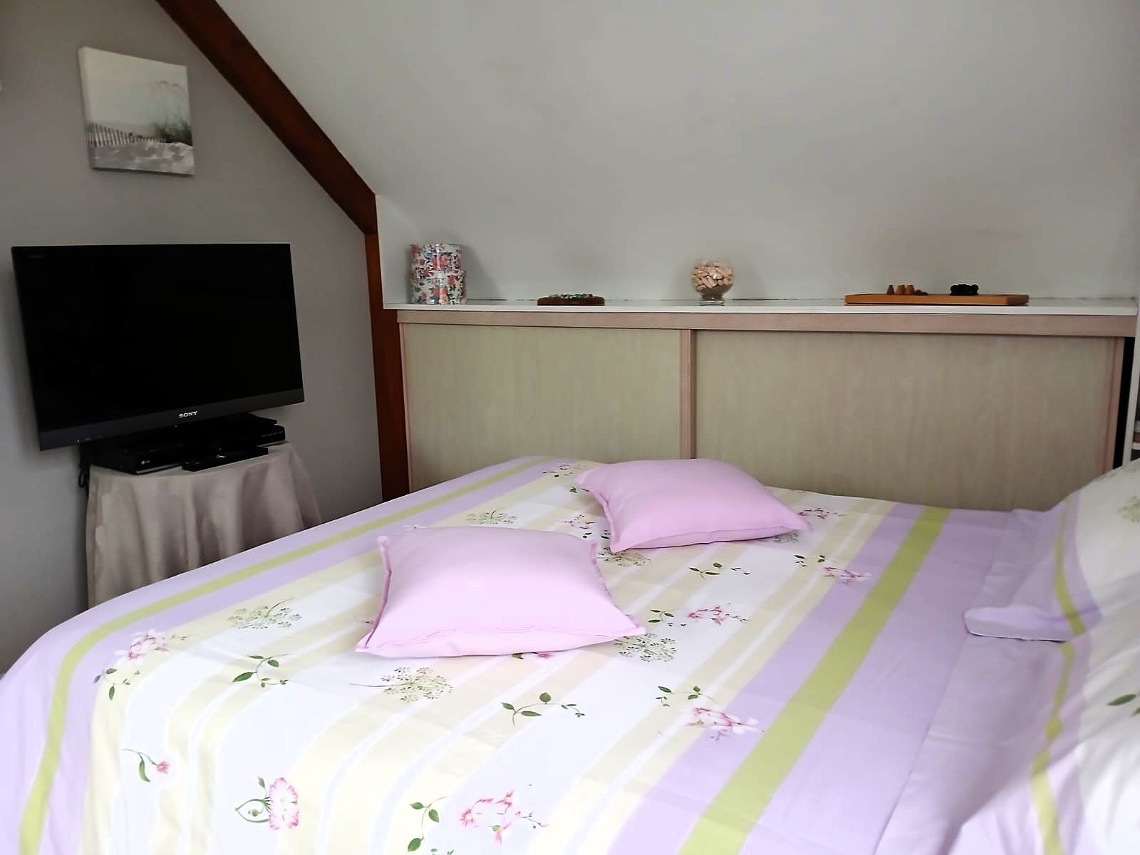 Bedroom 1 - 140 x 190 cm bed with desk, kettle and tea set, TV, wardrobe and chest of drawers.