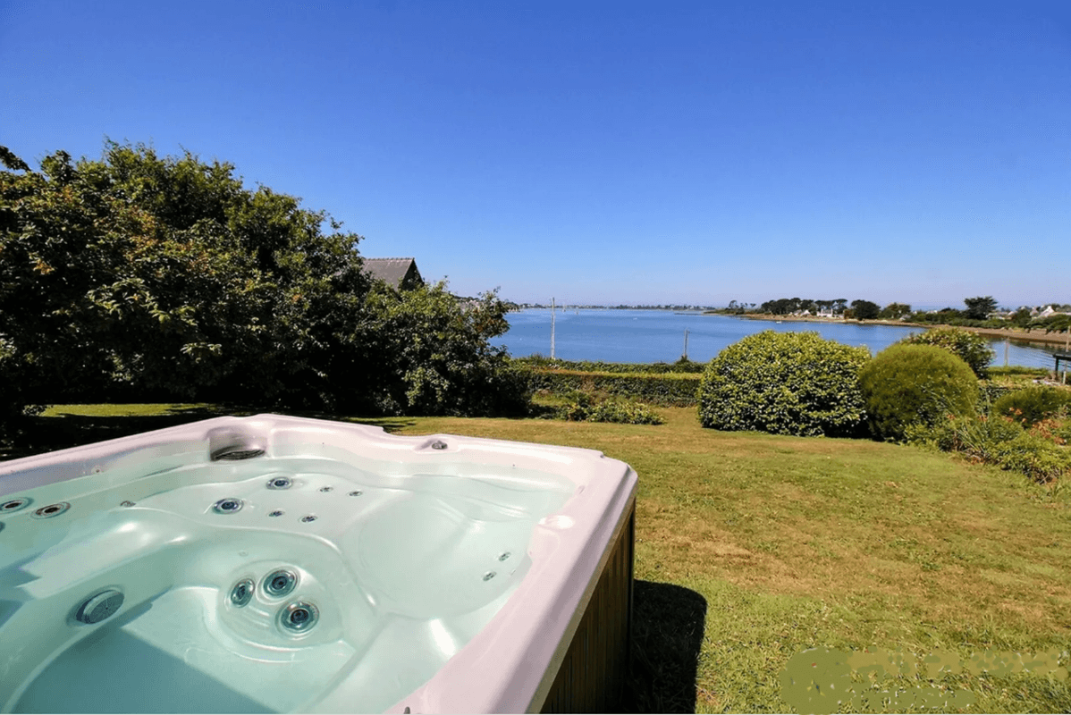 Maison avec spa et vue sur la mer