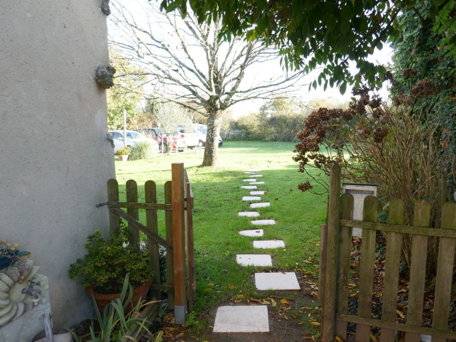 L'extérieur  accès au parking