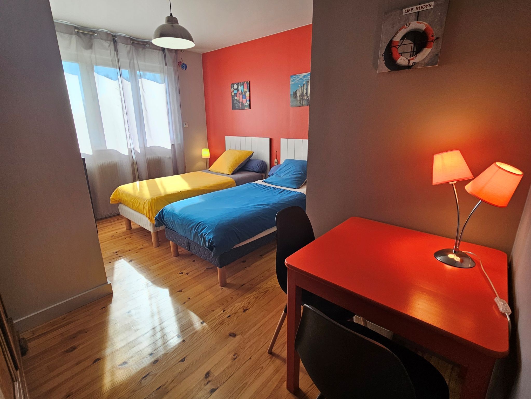 Avec entrée indépendante, Suite familiale Les Baleines jusqu'à 4 personnes, au 1er étage, près de La Rochelle, Chambres d'hôtes "Les 3 phares"