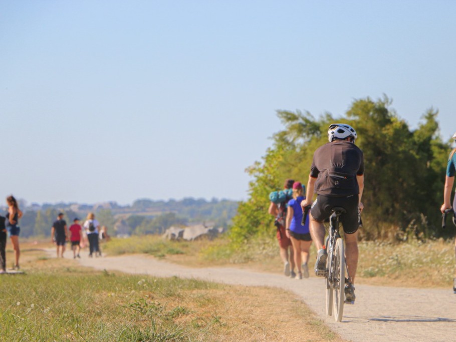 Vélomaritime au bord de la Baie du Mont Saint-Michel, entre le Mont Saint-Michel et Cancale. Photo prise à Saint-Benoit-des-Ondes.