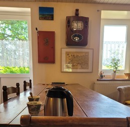 Location, Clévacances, Pommerit le Vicomte, Léger, pièce de vie au RDC, espace salon, cuisine et salle à manger