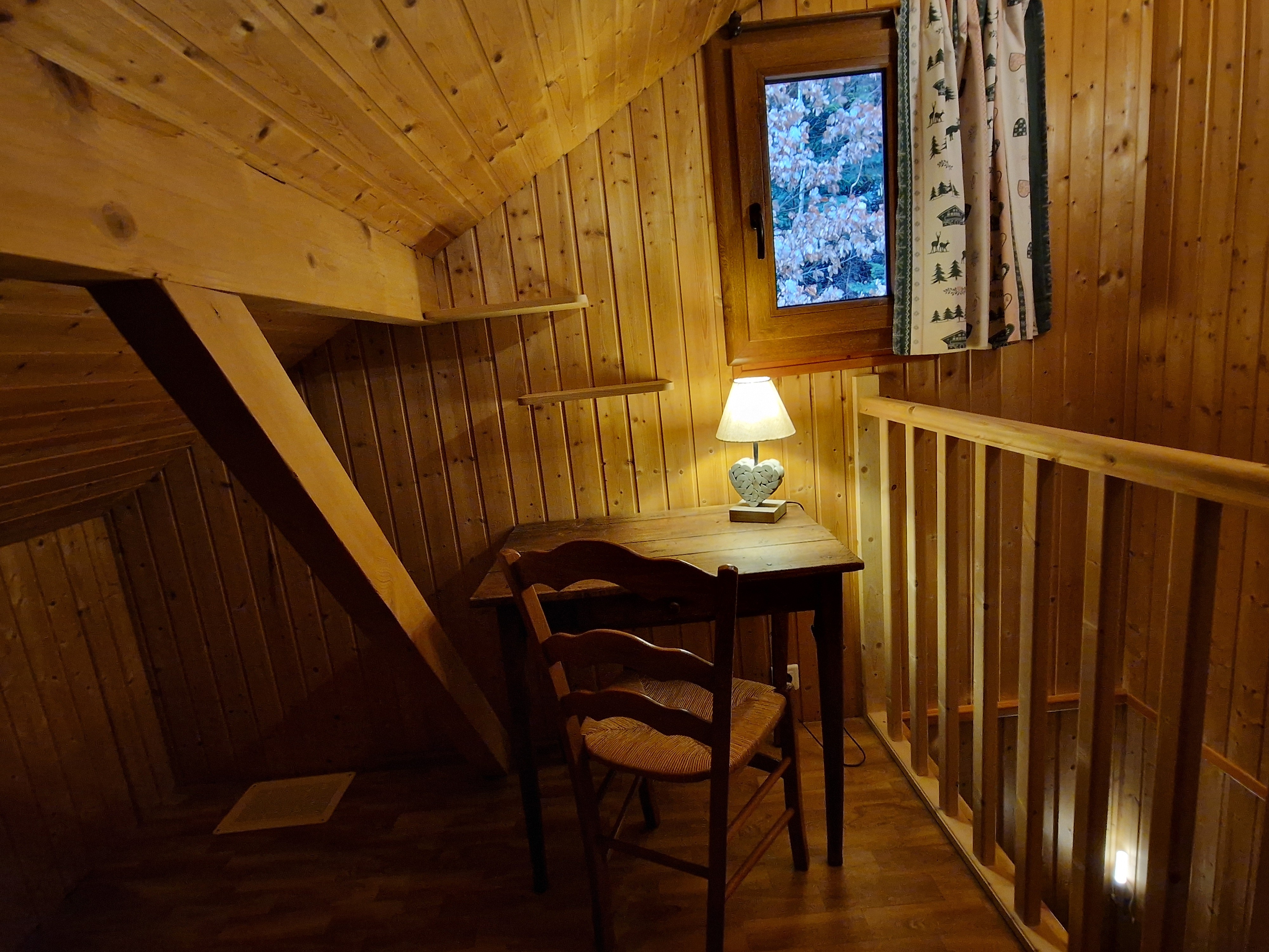 Petit espace bureau mezzanine - Chalet des Noisetiers