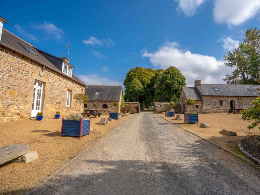 Corps de ferme du Château avec nos 3 gîtes