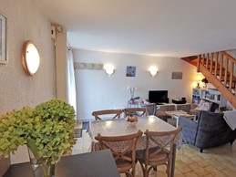 Pièce de vie lumineuse et agréable