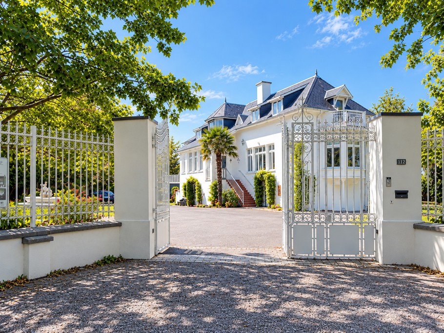 Façade - Manoir Fleuri