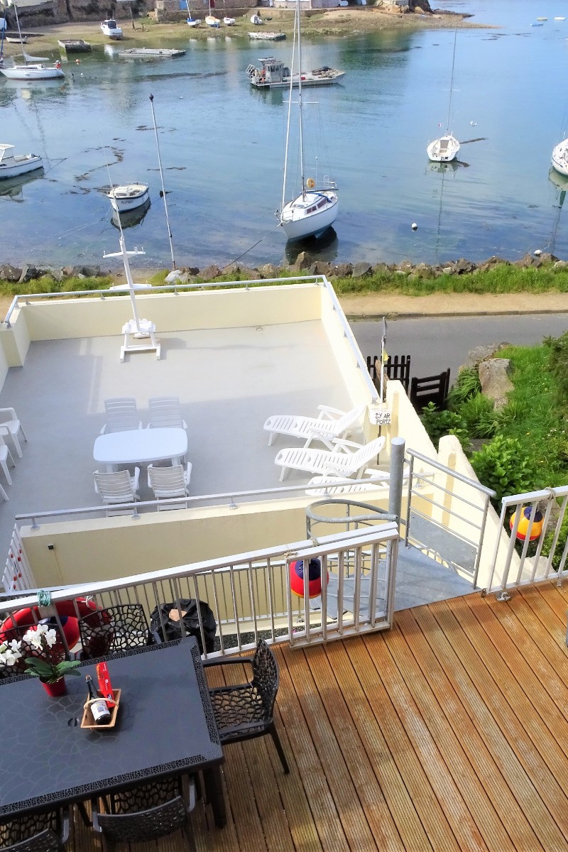 Les deux terrasses avec vue sur le port