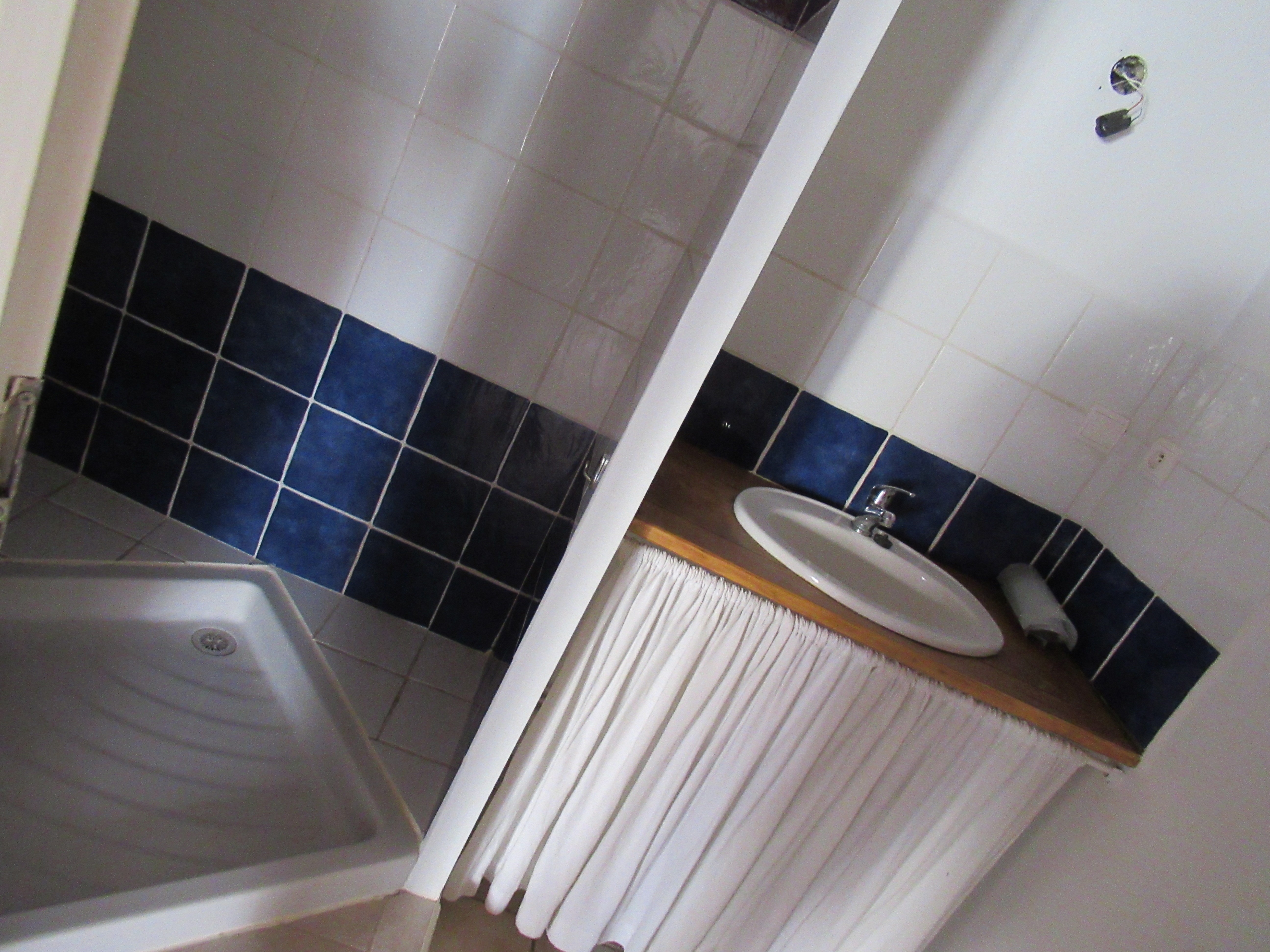 Salle d'eau rdc "9.7.4"