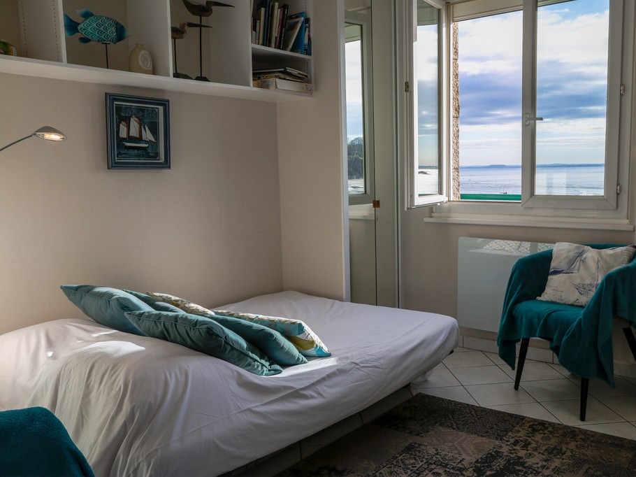 Clic clac in living room bed 140x190