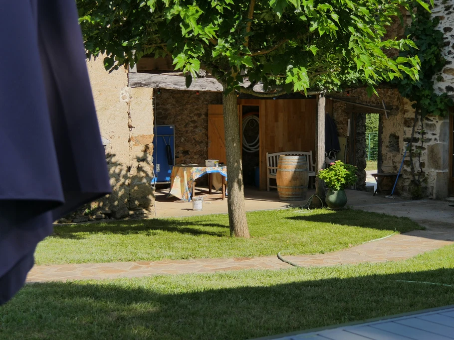 cour, vue vers piscine