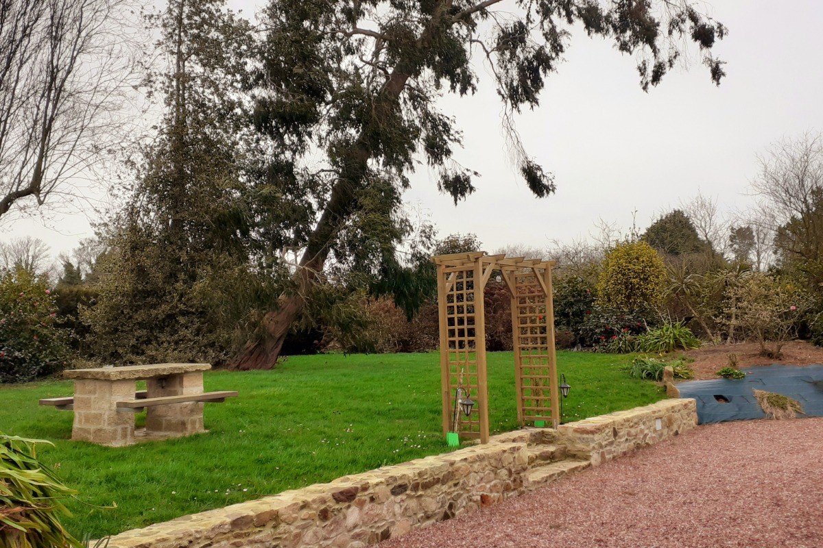 Le Grand, location de vacances Clévacances, espace extérieur