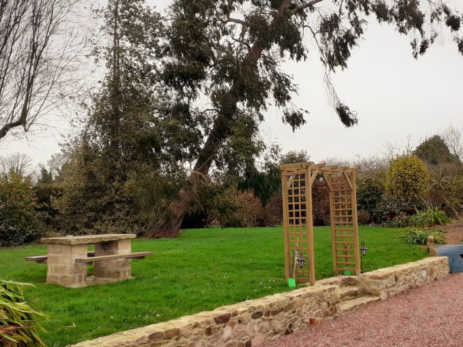 Le Grand, location de vacances Clévacances, espace extérieur