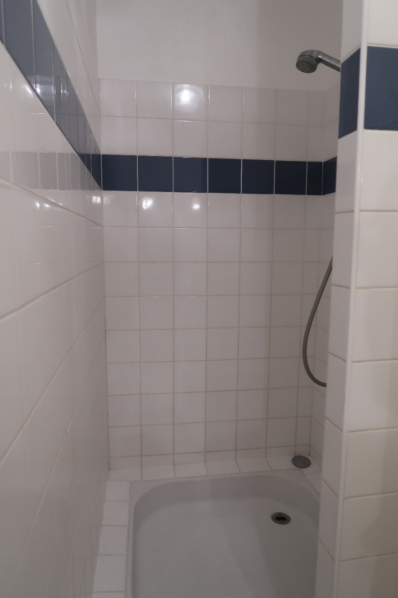 douche dans petite sdb étage