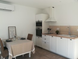 Cuisine équipée ouverte sur séjour