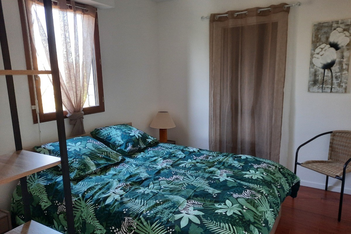 Chambre RDC avec salle d'eau attenante