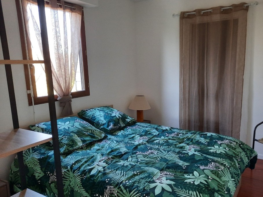 Chambre RDC avec salle d'eau attenante