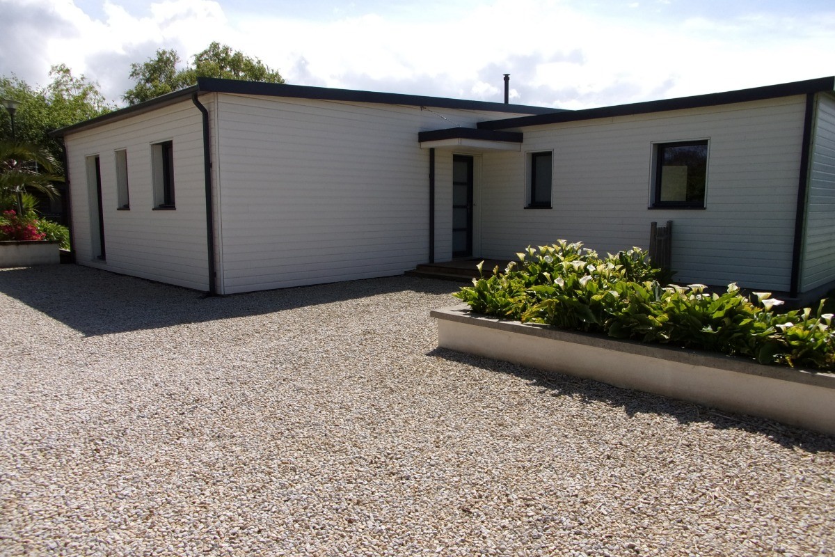 Location Clévacances à Tredrez Locquémeau, villa pour 6 avec SPA privé - entrée maison