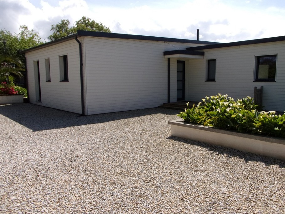 Location Clévacances à Tredrez Locquémeau, villa pour 6 avec SPA privé - entrée maison