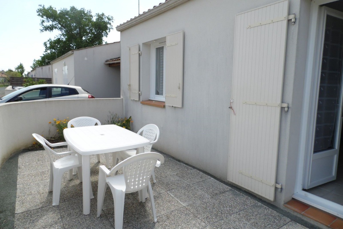 Façade avant avec terrasse
